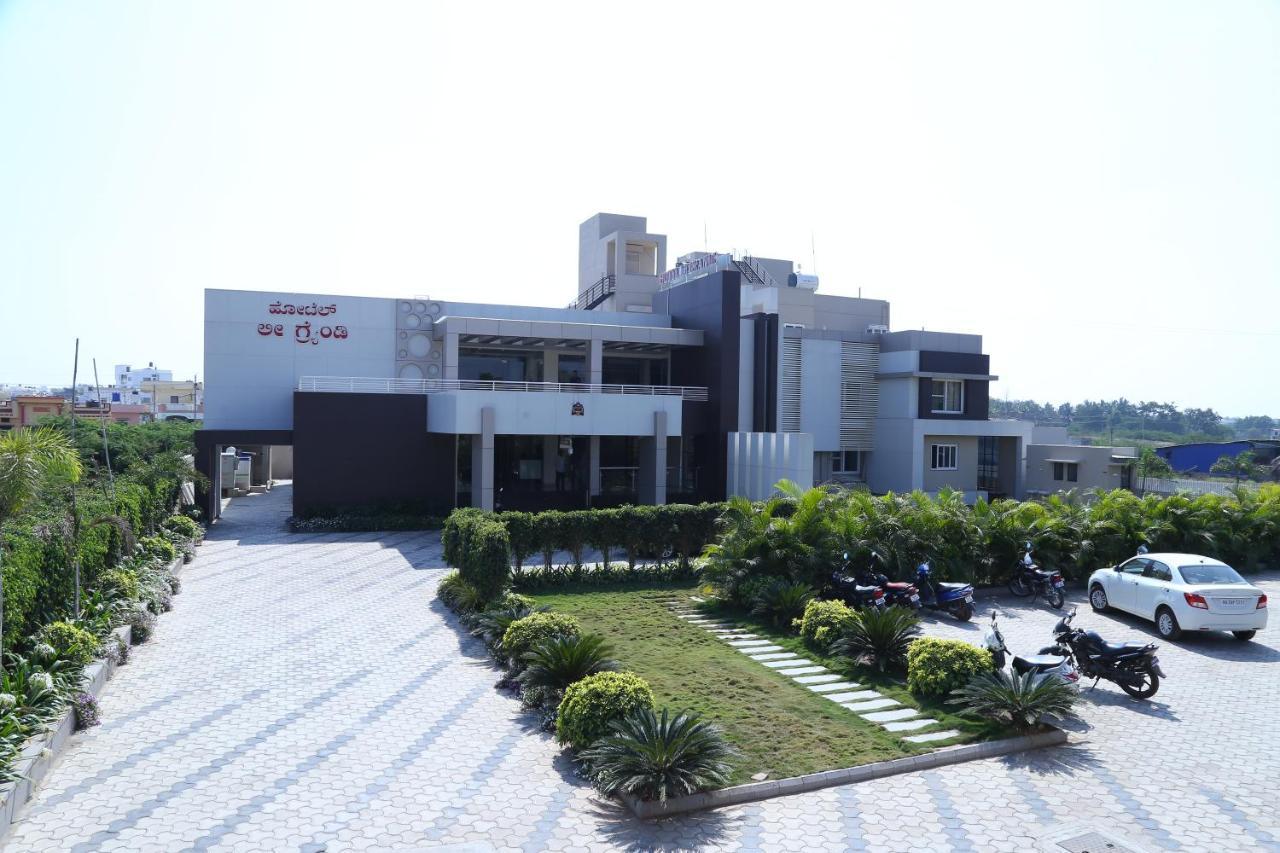 Hotel Le Grande Bijāpur Extérieur photo